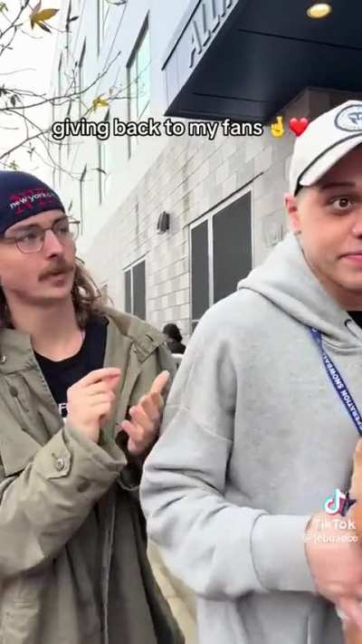 Pete & a cutie build a bear 🐻 🥰