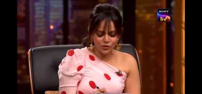 Someone please give her Royalty 🥺