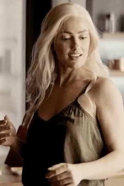 After noticing the size of your bulge, friend’s girlfriend changes her mind and asks you to stay a little longer... [Minka Kelly]