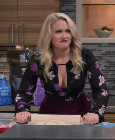 Emily Osment - Jiggle