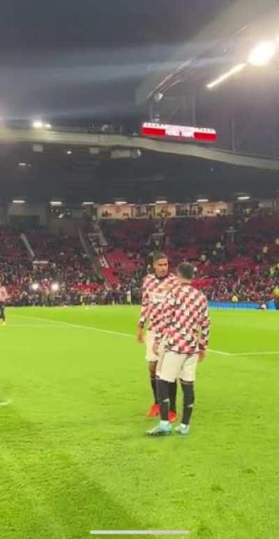 Varane leading and discussing with Martinez what he wants from pre Tottenham game.