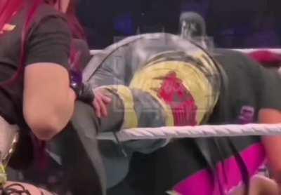 Bayley Jiggle at a house show