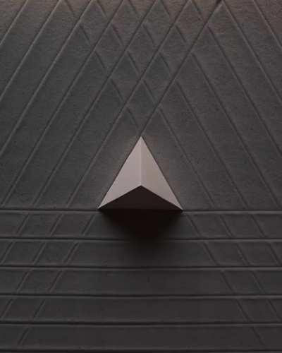 Patterns being drawn on sand with pinpoint precision. just wow