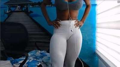 Horny Ebony Personal Trainer Flexes Her Lethal Legs