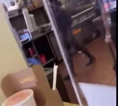 This is how people in the hood leave a review 🤪