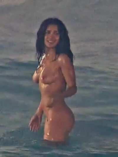 Salma Hayek fully nude in Ask the Dusk