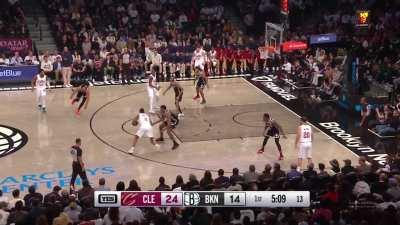 [Highlight] Ben Simmons showing how back he really is throwing down this alley oop from Bridges. He's got 2!