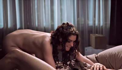 Anne Hathaway in Love and Other Drugs