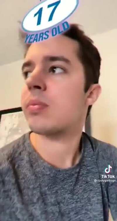 He won that Kid’s Choice Award and zoomed over! 🏃🏻‍♂️💨