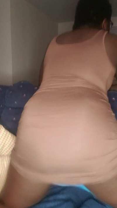 I love jiggling my big ass for you