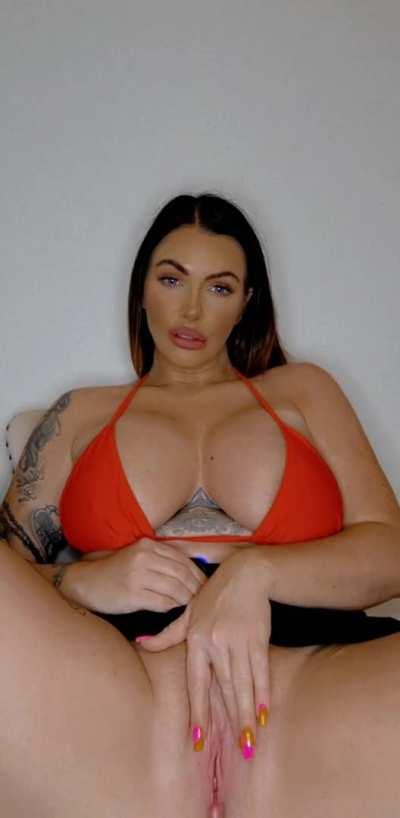 playing with my wetness