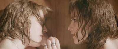 Kristen Stewart makes sweet love to Vanessa Bayer