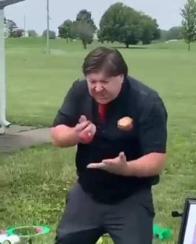 What a Lynel sees while Link eats 58 apples to restore health mid-fight