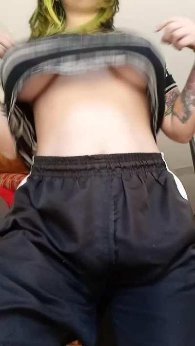 i cant leave the house in this top or else i'll flash people accidentally