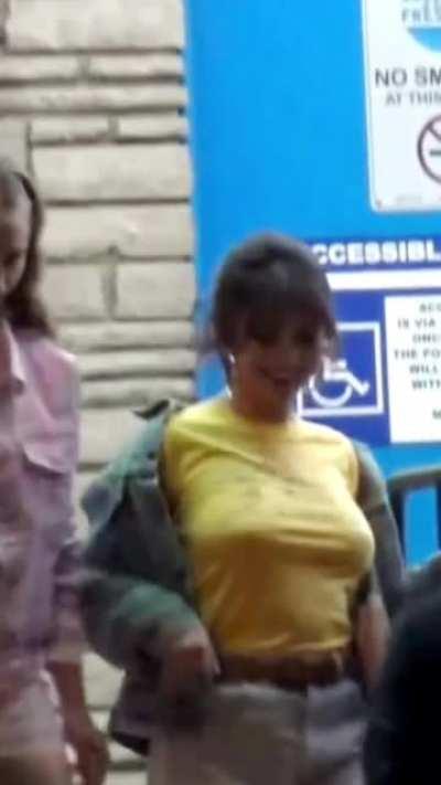 Selena's Sexy Jiggle