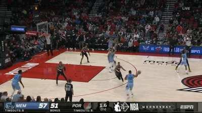 [Highlight] Mccollum takes Clarke to school and drills the turnaround jumper