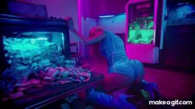 I can't even handle Iggy Azalea ass. Perfect to be smothered under.