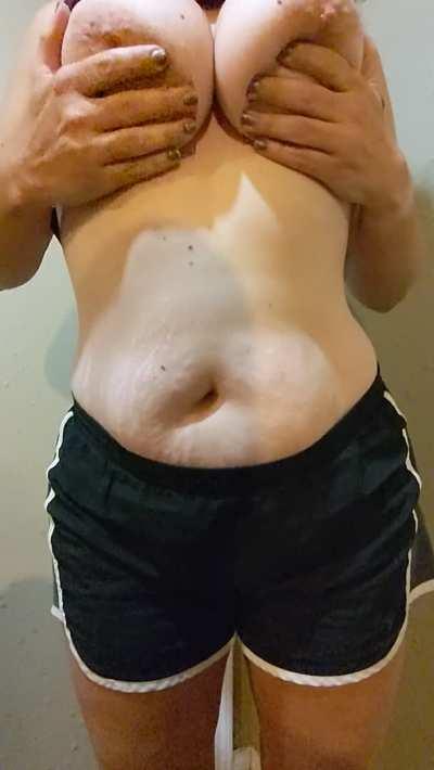 here's some hotwife 36dds for u this morning