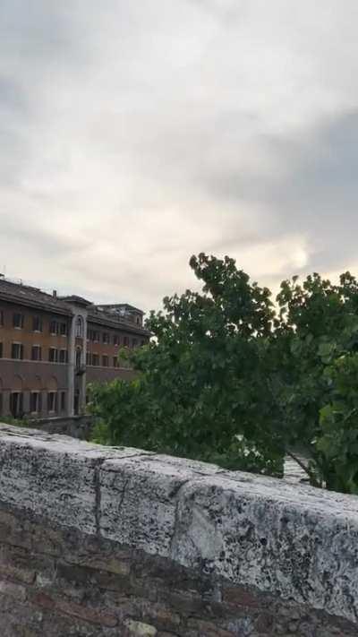 A short snippet of a classical guitar fingerstyle I heard on the street of Rome. Can anyone help me identify it?