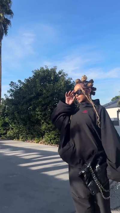 Breaking Tradition: Dive into the Beauty of Tinashe's Distinctive Bun Hairstyle!