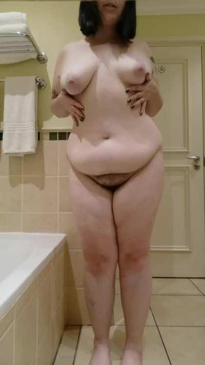 Feeling very vulnerable posting this but my tummy is cute <3