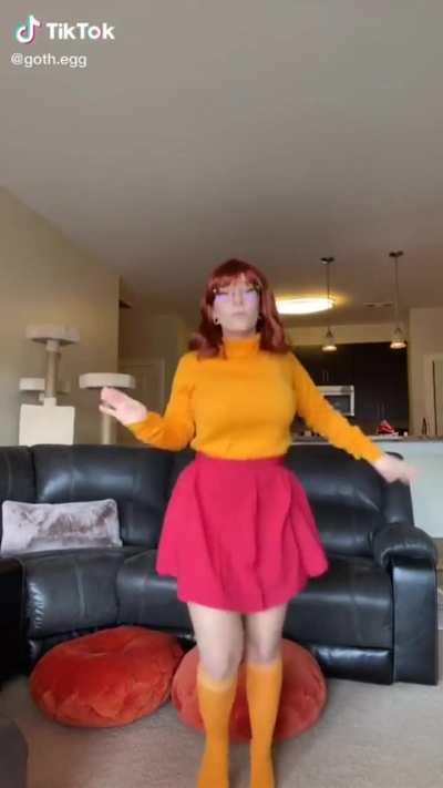 Daphne or Velma? (@wettmelonsss and @goth.egg)