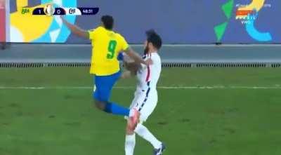 Eu daria amarelo por simulação...