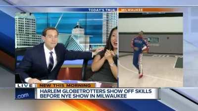 TMJ4's Shaun Gallagher lands backward half-court shot with Harlem Globetrotters