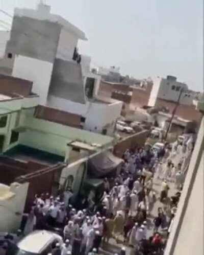 I'm tired of these Kumbh devotees and their Shahi Snan during a fkkkin pandemic. >Dated: 16/04/2021, 2:30pm Location: Anjuman Masjid, Deepa Sarai, Sambhal, UP< (via - theplacardguy)