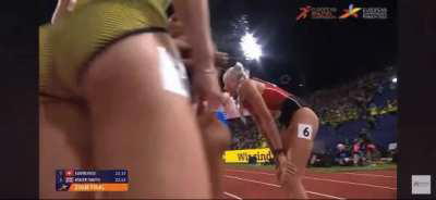 What the camera operator doin tho?