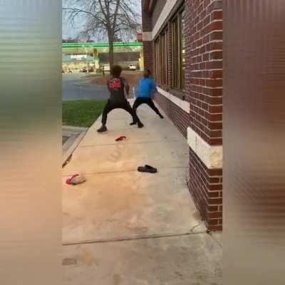 Fight Between Wendy’s Employees Ended Quickly!