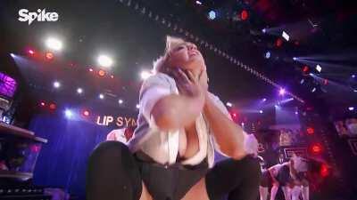 Kate Upton upskirt during Lip Sync Battle