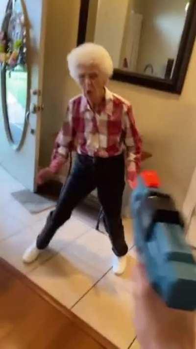 mUrDeRoUs gRaNdSoN sHoOtS hiS gRaNdMoThEr iN cOlD bLoOd