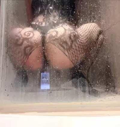 Yuyhwa in the shower 🥵