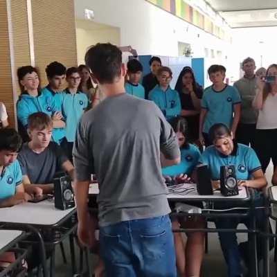 Cordobá: Pibes hicieron una mini orquesta usando aplicaciones del celular