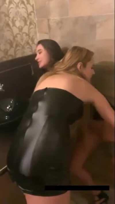 Party Girls Get Wild In The Restroom [00:48]