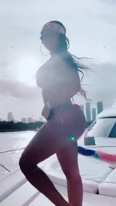 Relaxing @chinesekitty