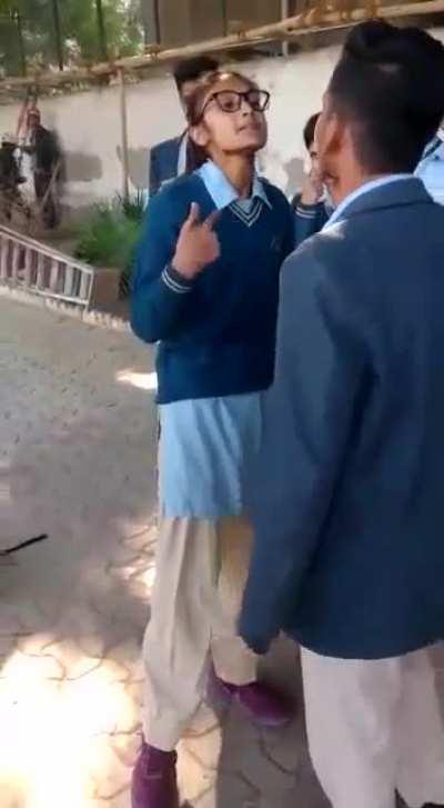 TITLE KYA DEKH RHA HE ❤️DE