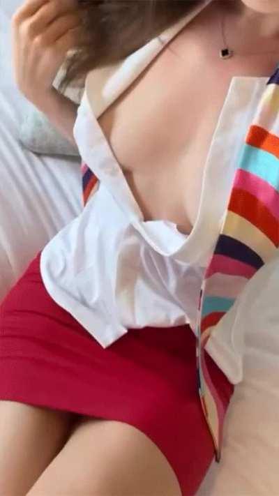 Flight attendant alone in a hotel room right now F33