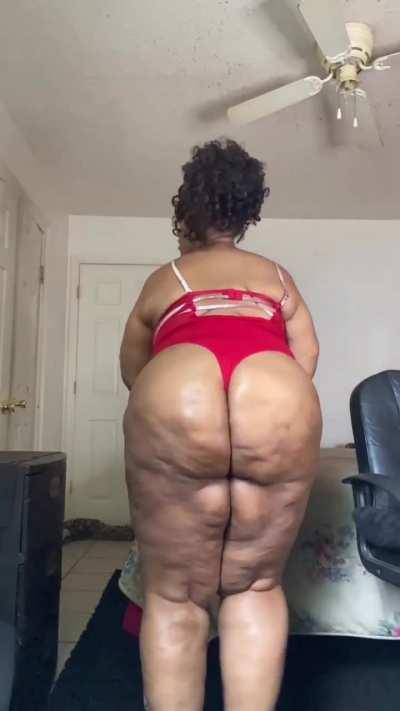 Mo booty👀💕😊😍