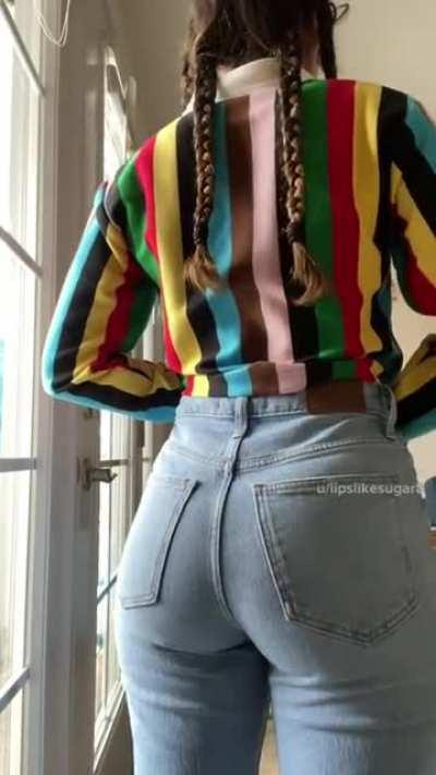 All hail the cutie with the booty