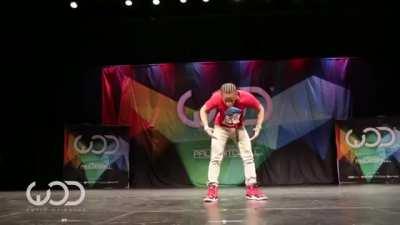 The way this dude dances is insane