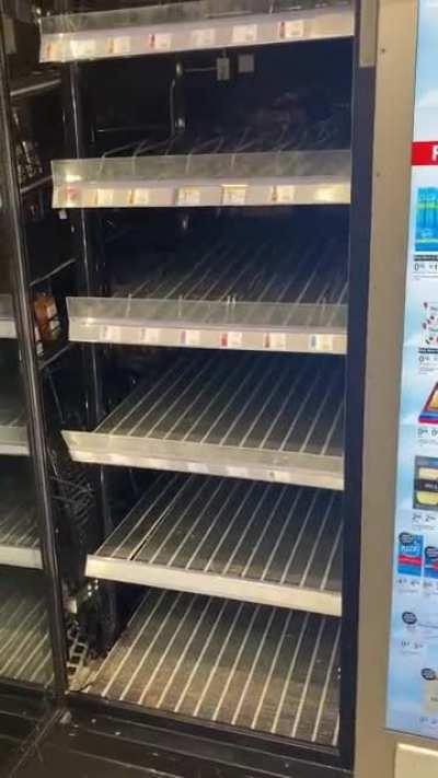 video fridges are sO kEwL!