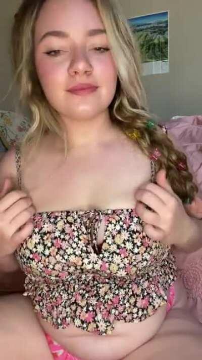 Don’t mind me, just watching myself in the mirror. (: