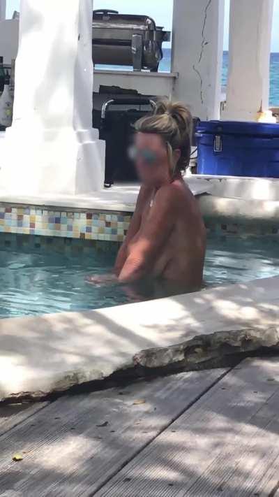 My Exhibitionist wife Kathy in the pool ordering drinks while on vacation in Jamaica. 🇯🇲KATHERINE BROWN🇯🇲