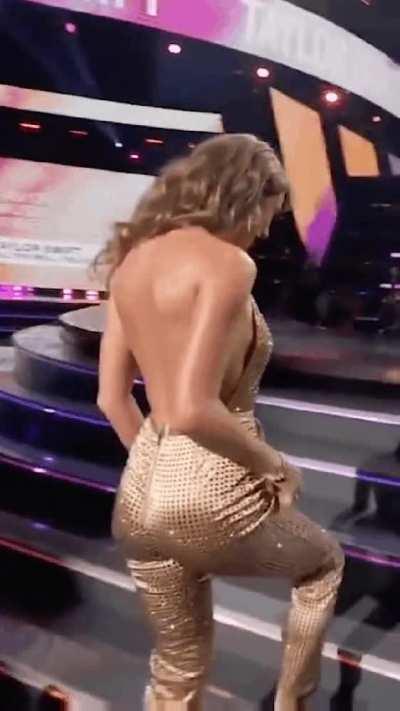 Even her back is so beautiful