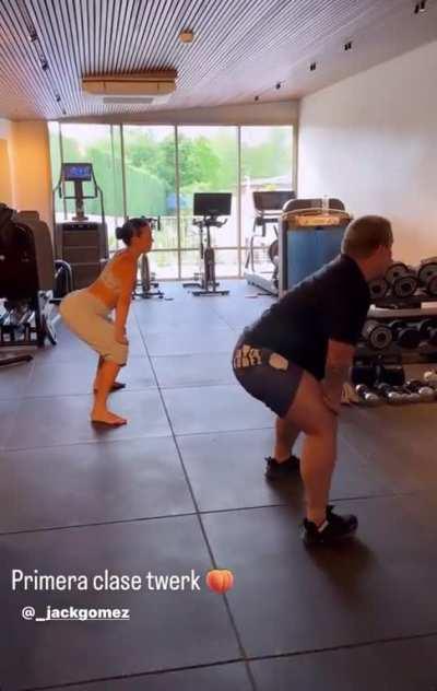 Mommy Geo learns how to twerk 😍😍💦💦