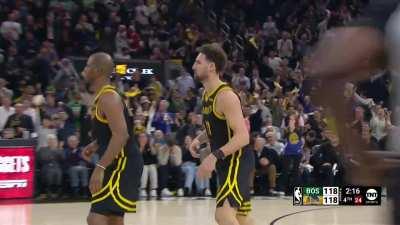 [Highlight] Horford hunted on the screen actions as the Splash Bros nail back-to-back clutch 3's to tie the game!