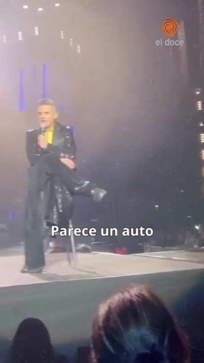 El cantante Robbie Williams opina sobre Milei