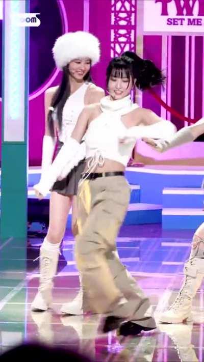 Momo's aggressive dance cover of Hype Boy